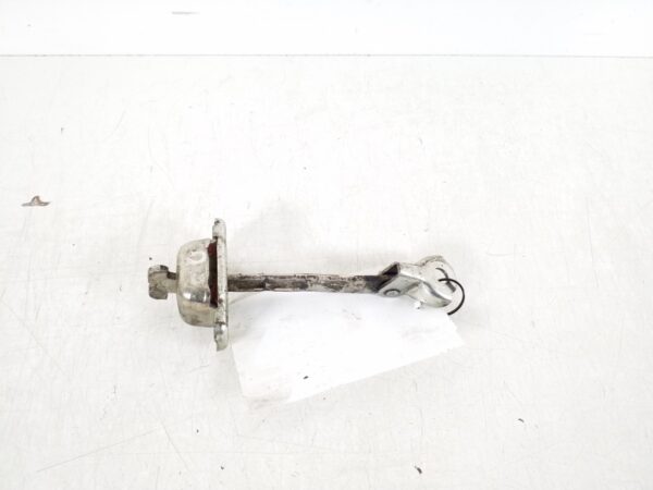 686100h010-toyota-aygo-priekinių-durų-atidarymo-ribotuvas-p2 68610-0H010 Toyota OEM Фиксатор за врата (ограничител)